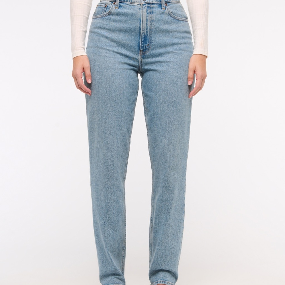 Abercrombie Curve Love Ultra High Rise 90s Straight Jean, Size 27 SHORT